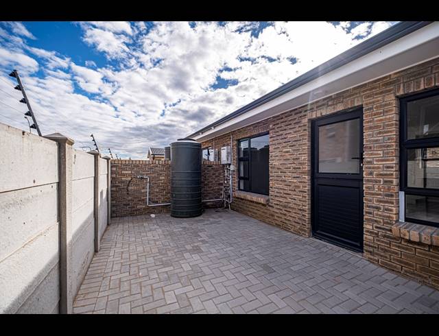 2 BEDROOM TOWNHOUSE FOR SALE IN C PLACE